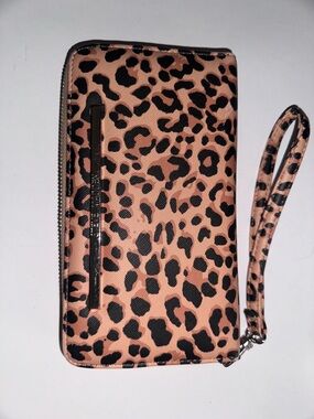 Steve Madden Peach Pink Leopard Wristlet Clutch